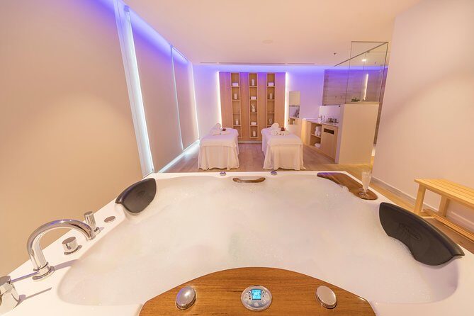 Romantic couple massage + SPA entry and private jacuzzi with cava - Private Jacuzzi + Cava (or Tea): The Romantic Finish