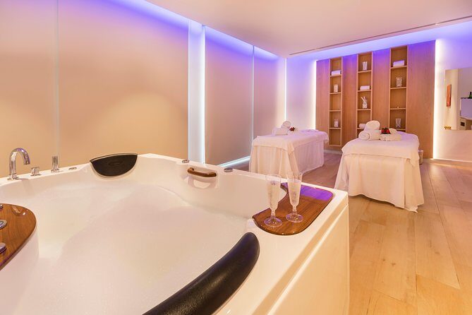 Romantic couple massage + SPA entry and private jacuzzi with cava - Spa Entrance: Indoor Pool, Hydromassage, Sauna, and Steam