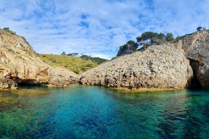Safari Alcudia Jack Sparrow cave tour 90MIN - Cap de Menorca views and Alcúdia Bay: why the ending still feels special