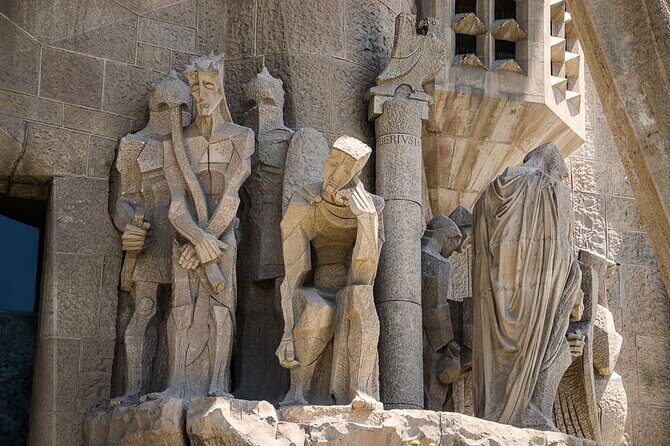 Self-Guided Audio Tour - The Kingdom of Mallorca - The Angel legend: what to watch for on that ancient building