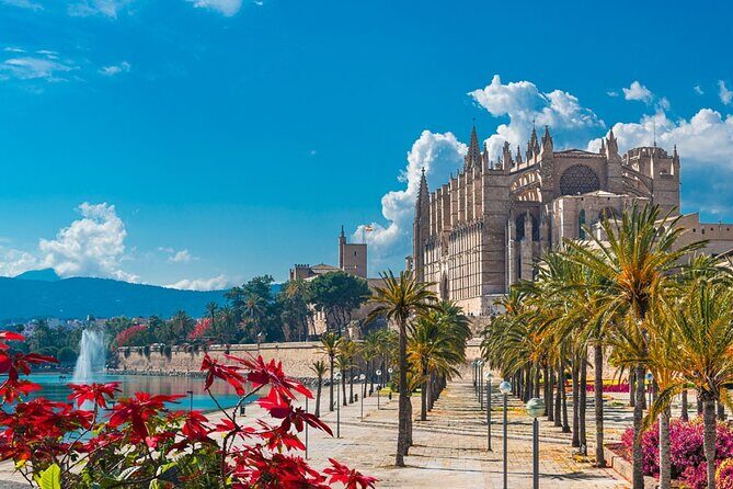 Self-Guided Audio Tour - The Legends of Palma - Square de la Mar and the Church Stop You Might Overlook