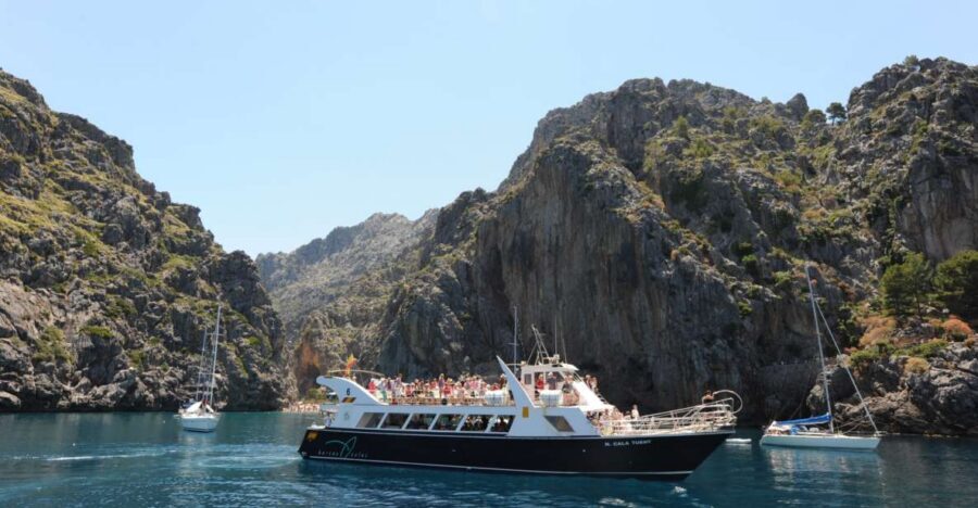 Sóller: Boat Trip to Sa Calobra and Torrent de Pareis - Arrival in Sa Calobra: your free-time playground