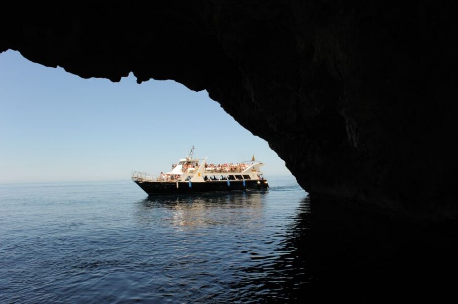Sóller: Boat Trip to Sa Calobra and Torrent de Pareis - The boat ride: cliff views, cave moments, and real time on deck