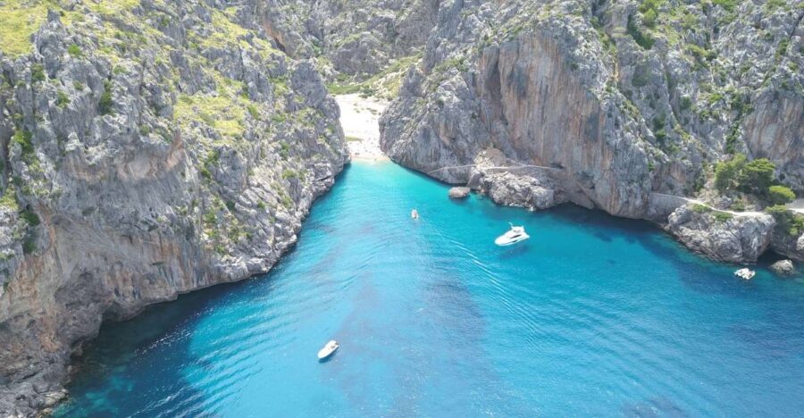 Soller: Sa Calobra & Cala Tuent Speedboat Tour - Cala Tuent: a spectacular cove stop built for views