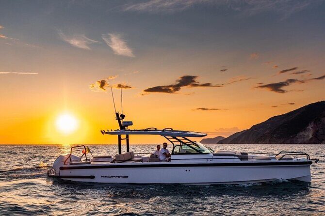 Sunset Cruise on Luxury Speed Boat - The crew touch: why the names keep showing up