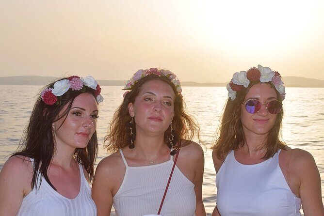 Sunset Tour Mallorca: Sunset boat trip with music & good atmosphere - Stop at the Port of Palma: instant “where am I?” views