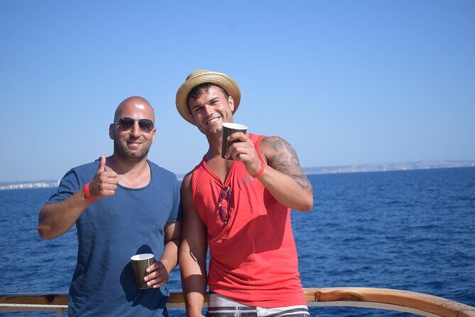 Top rated boat in Mallorca Barca Samba - El Arenal return with live DJ: turning bay views into a dance floor