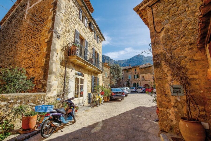 Tramuntana Panorama Tour - Soller, Deiá, Valldemossa - Meeting in Palma and Setting the Pace for the Day